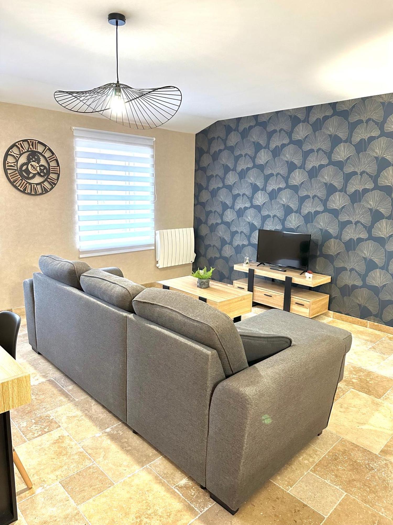 Le Petit Phuket Apartment Saint-Laurent-sur-Saone Екстериор снимка