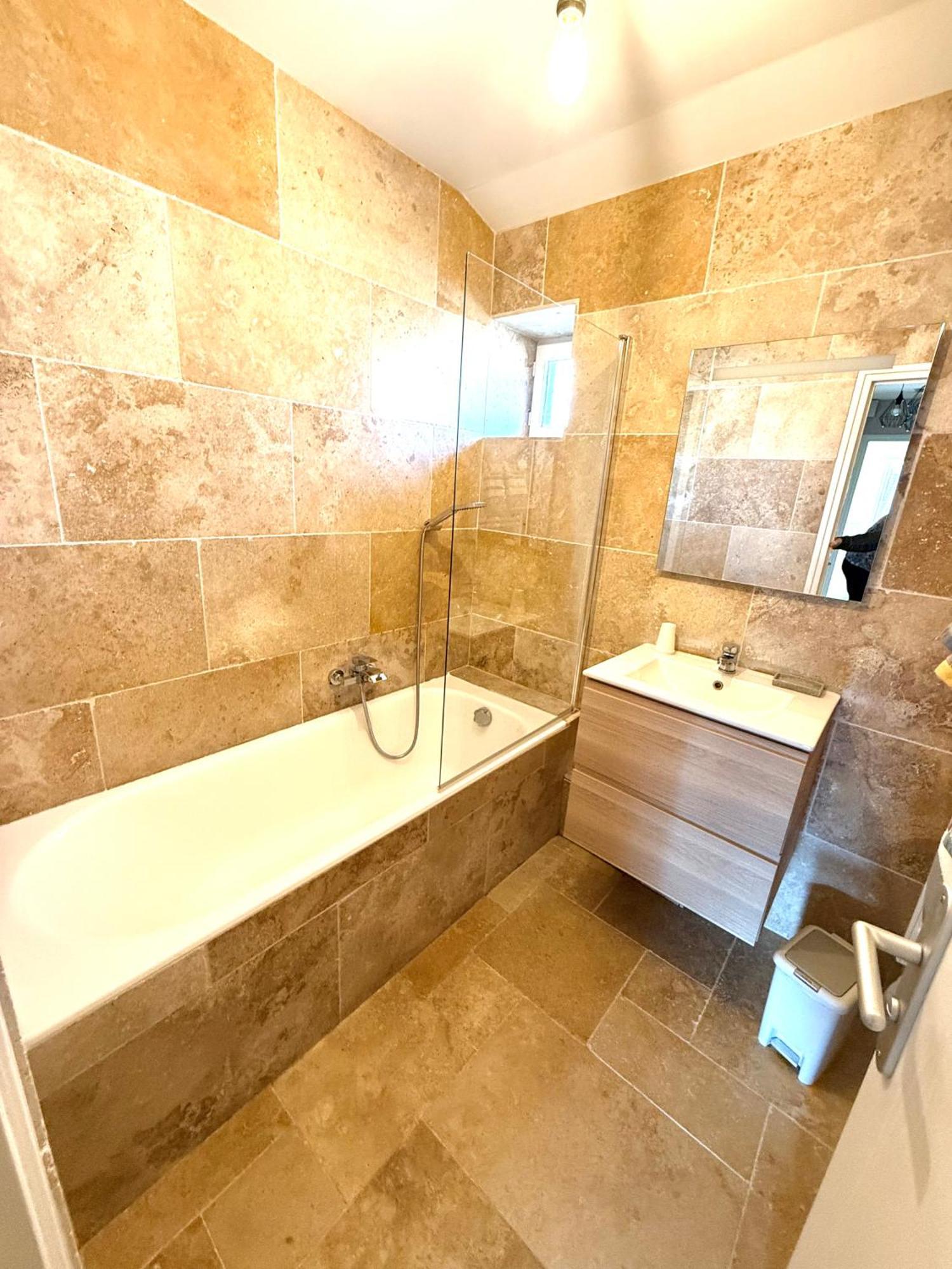 Le Petit Phuket Apartment Saint-Laurent-sur-Saone Екстериор снимка