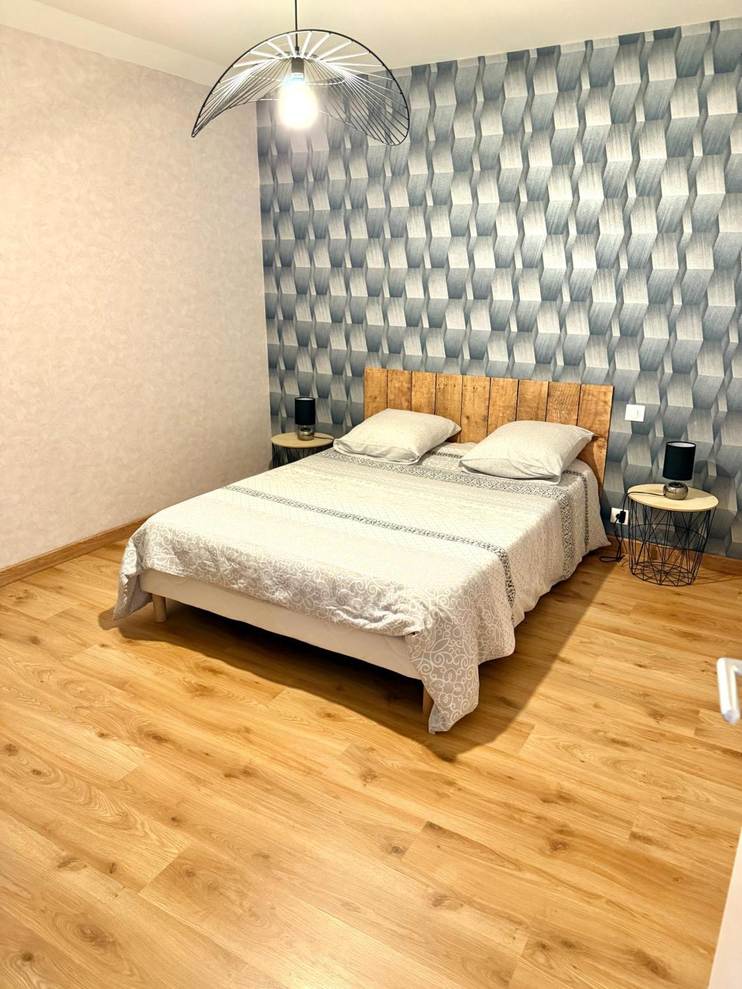 Le Petit Phuket Apartment Saint-Laurent-sur-Saone Екстериор снимка